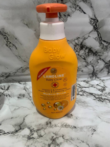 LAMOLINE BABY GLOW LOTION 600ML (VITAMIN C & CHAMOMILE)